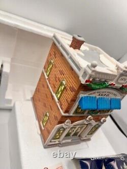 1995 Dept 56 Snow Village VILLAGE POLICE STATION withBox, Light, & Hangtag, Mint