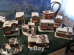 2002/2003 Hawthorne Village 21 Christmas Coca-Cola Buildings withBackgrounds & Acc