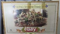 2002 Grandeur Noel 44-piece Bethlehem Nativity Village Set