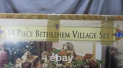 2002 Grandeur Noel 44-piece Bethlehem Nativity Village Set