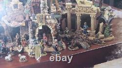 2002 Grandeur Noel 44-piece Bethlehem Nativity Village Set