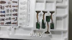 2002 Grandeur Noel 44-piece Bethlehem Nativity Village Set