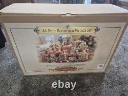 2003 Grandeur Noel 44 Piece Bethlehem Village Set