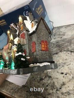 2018 Carole Towne RYKER’s HUNTING LODGE Bear Lighted Musical Christmas Village 