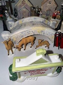 Beautiful Miniature Winter Village Set Up Christmas Village / Winter Wonderland