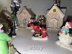 Beautiful Miniature Winter Village Set Up Christmas Village / Winter Wonderland