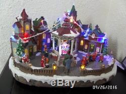 Carole Towne LED Lighted & Musical Santa Photo Scene Christmas Village Collector