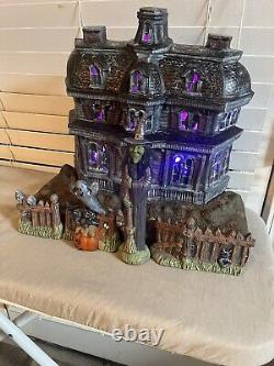 Cermic Haunted House 1977 Vintage? Bryon Mold New, 6 Piece, haunted Mansion, light