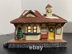 Christmas Village Collection 8 Homes Lot With Accessories 8-9H