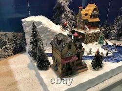 Christmas Village Display Platform Ski Slope W Lemax Houses, Figures And Trees
