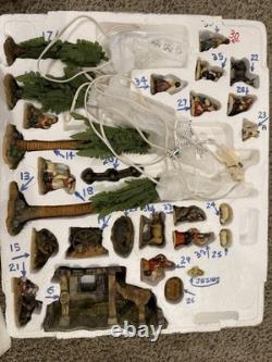 Collector's Edition Grandeur Noel 2001-Bethlehem Village 39 Pcs