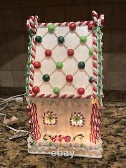 Cracker Barrel Christmas Gingerbread House Light-Up Peppermint Candy Bakery 14