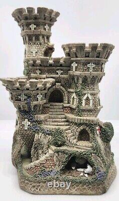DAVID WINTER COTTAGES ST GEORGE & THE DRAGON D0817 Castle 1996 No Box Read