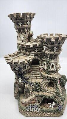 DAVID WINTER COTTAGES ST GEORGE & THE DRAGON D0817 Castle 1996 No Box Read