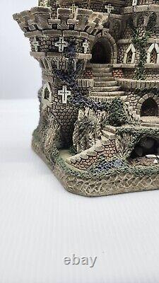 DAVID WINTER COTTAGES ST GEORGE & THE DRAGON D0817 Castle 1996 No Box Read