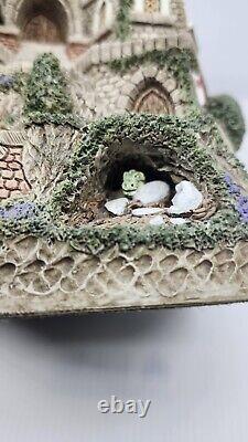 DAVID WINTER COTTAGES ST GEORGE & THE DRAGON D0817 Castle 1996 No Box Read