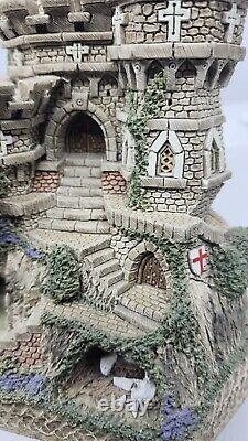 DAVID WINTER COTTAGES ST GEORGE & THE DRAGON D0817 Castle 1996 No Box Read
