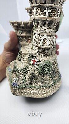 DAVID WINTER COTTAGES ST GEORGE & THE DRAGON D0817 Castle 1996 No Box Read