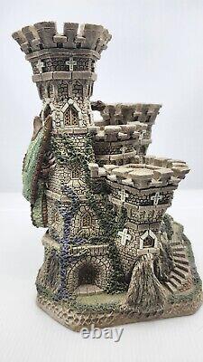DAVID WINTER COTTAGES ST GEORGE & THE DRAGON D0817 Castle 1996 No Box Read