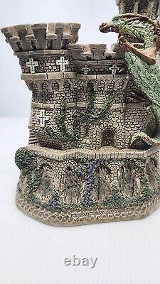 DAVID WINTER COTTAGES ST GEORGE & THE DRAGON D0817 Castle 1996 No Box Read