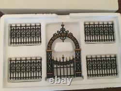 DEPARTMENT 56-ORIGINAL 6 DICKEN'S VILLAGE HOUSES+set of lanterns, fence