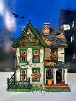 DEPT 56 Snow Village Halloween SPOOKY FARMHOUSE! Scary, Eerie, Haunted. Lights