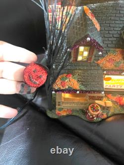 DEPT 56 TRICK OR TREAT LANE HALLOWEEN PARTY HOUSE 4051008 NEW RARE WithLIGHT