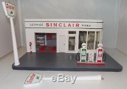 Danbury Mint Sinclair Gas Station Display- 124 Scale