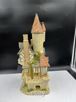 David Winter Cottages Castle In The Air With box, Flags And Cannons