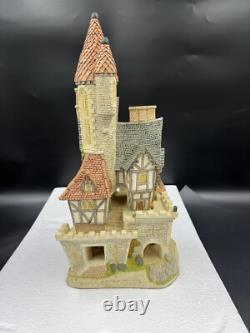 David Winter Cottages Castle In The Air With box, Flags And Cannons