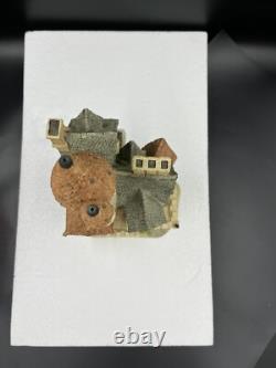 David Winter Cottages Castle In The Air With box, Flags And Cannons