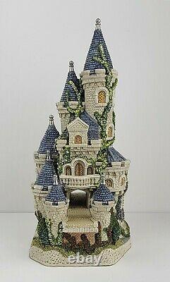 David Winter Cottages Guinevere's Castle Ltd Ed 2782/4300 COA Box