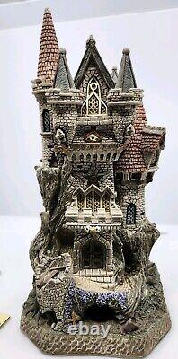 David Winter Cottages Limited edition Witch's Castle D1025 Witch 1997 Box COA