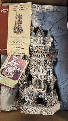 David Winter Cottages Limited edition Witch's Castle D1025 Witch 1997 Box COA