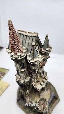 David Winter Cottages Limited edition Witch's Castle D1025 Witch 1997 Box COA