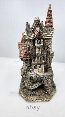 David Winter Cottages Limited edition Witch's Castle D1025 Witch 1997 Box COA