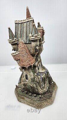 David Winter Cottages Limited edition Witch's Castle D1025 Witch 1997 Box COA