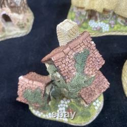 David Winter Cottages Lot Of 28 (22) In Boxes (6) Unboxed Some COAs Good Shape