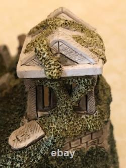 David Winter The House of Usher Haunted House w Key&Box D1035 COA