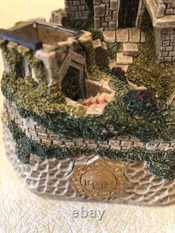 David Winter The House of Usher Haunted House w Key&Box D1035 COA