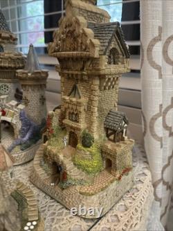 David Winters Collectable Villages and cottages British Traditions lot of 9