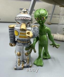 Department 56 2001 SPACE ODDITY NASA Martians Aliens Spaceship-Village SEE PICS