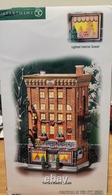 Department 56 Christmas In The City Ferrara Bakery & Cafe Lighted #59272 with box