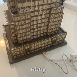 Department 56 Empire State Building Christmas in the City 56-59207 Works Flags