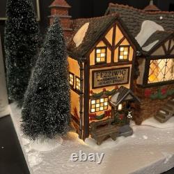 Department 56 FEZZIWIG'S BALLROOM #58470 Gift Set Scrooge Dickens Village WORKS