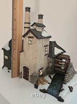 Department 56 London Gin Distillery VIDEO 58746 Works Water Mill Rotates, Lights