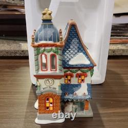 Department 56 North Pole Northern Lights Depot Illuminated Porcelain Village