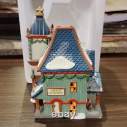 Department 56 North Pole Northern Lights Depot Illuminated Porcelain Village