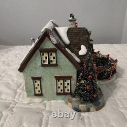 Department 56 Original Snow Village Christmas Lane Peppermint House Gift Set