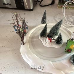 Department 56 Peanuts Snoopy Smoothes The Ice Christmas Village No box 2012